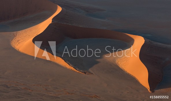 Bild på Aerial view of Large Sand Dune in Namibia